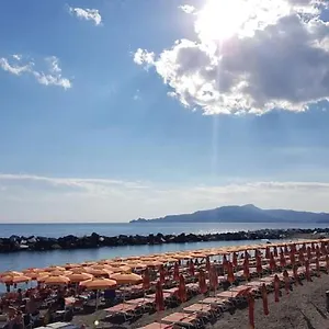 Elisas' In Riviera Comodo Alle Spiagge E Stazione Ferroviaria Lavagna